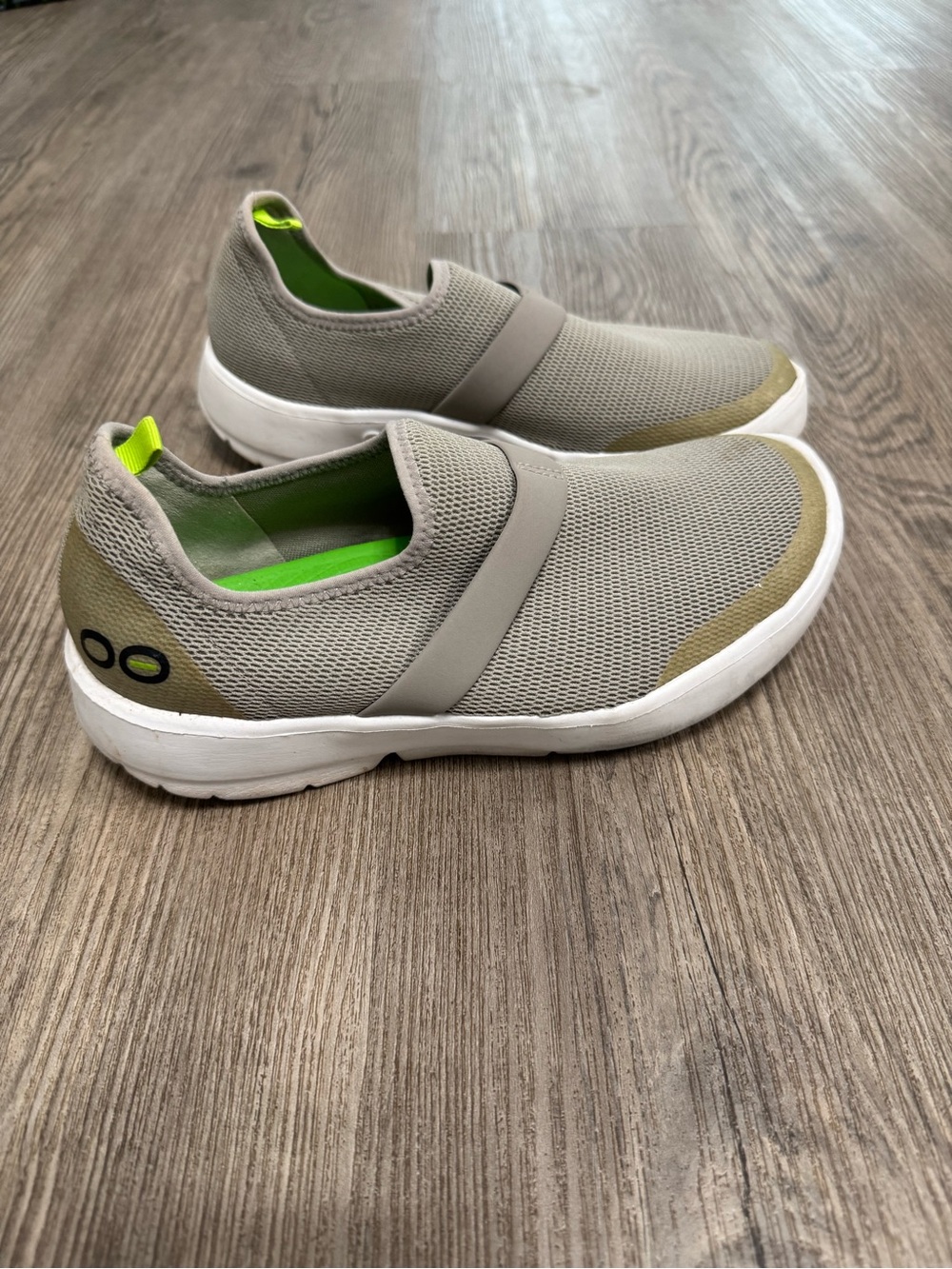 OOFOS Womens OOmg Low Shoe Size W8/39 Mesh Recovery Slip On Sport Loafer